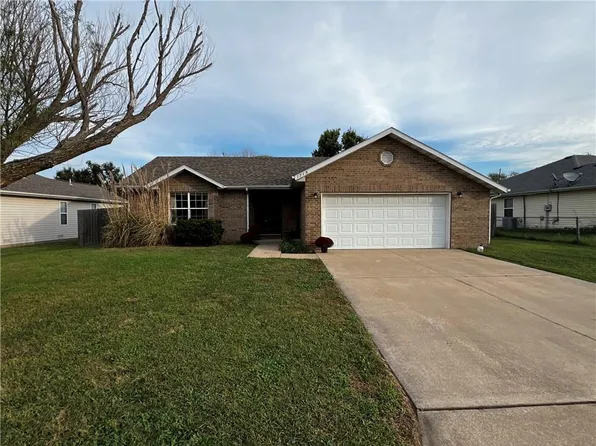 1715 Kent Dr, Webb City, MO 64870