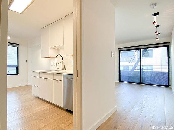 4th image of 1831 Grant Ave #101