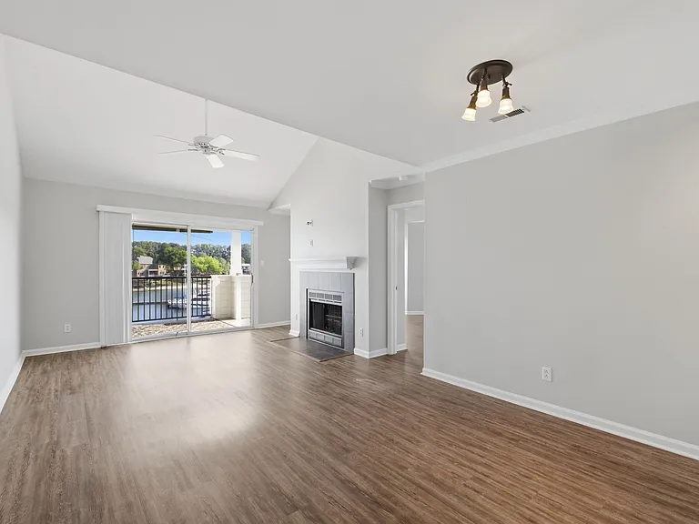18705 Vineyard Point Ln — Photo 12
