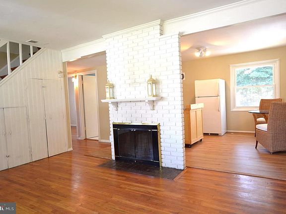 3rd image of 5808 Wainwright Ave