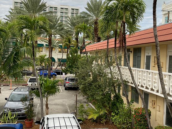4th image of 441 Collins Ave APT 20