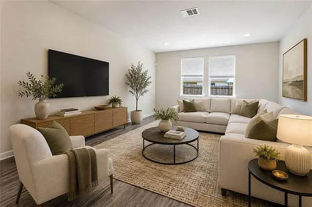 4 bed, 3.0 bath, 2208 sqft, $2,575 — Photo 3