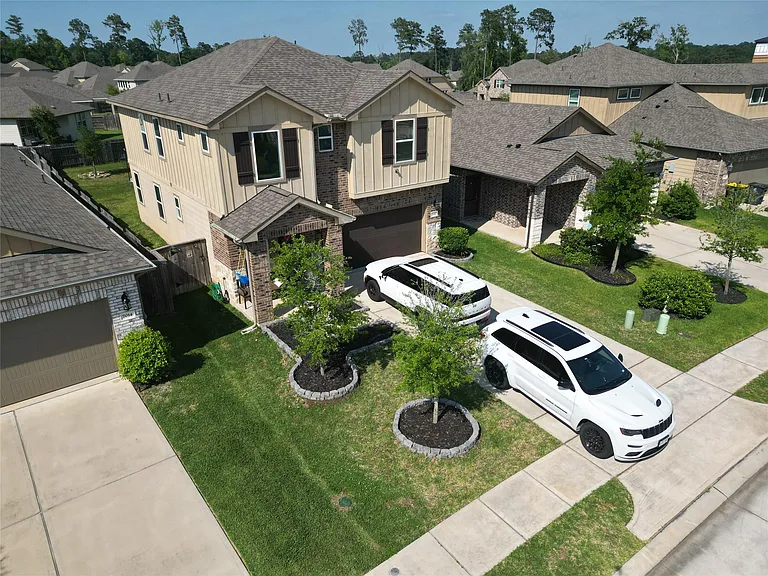 7010 Silverleaf Oak St — Photo 3