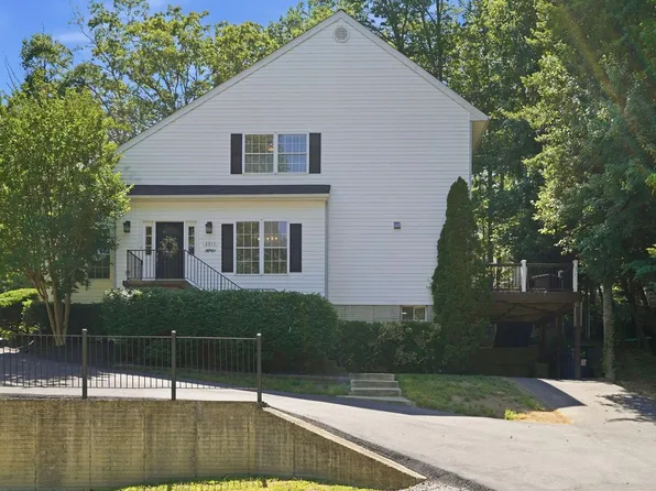 2311 Harpoon Dr, Stafford, VA 22554