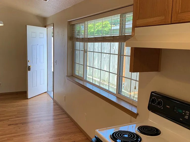 720 E Hereford St — Photo 4