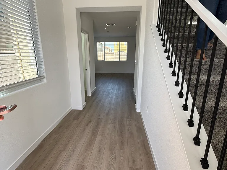 1059 Silverstone Way — Photo 17