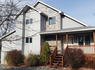 106 Fetlock Dr, Lords Valley, PA 18428