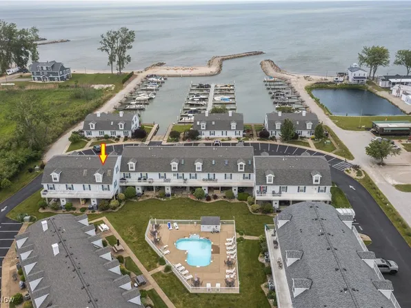 89 N Schooner Point Dr, Port Clinton, OH 43452