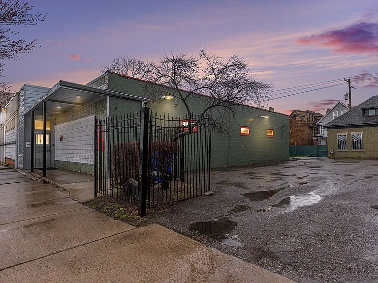 3020 E Grand Blvd — Photo 10