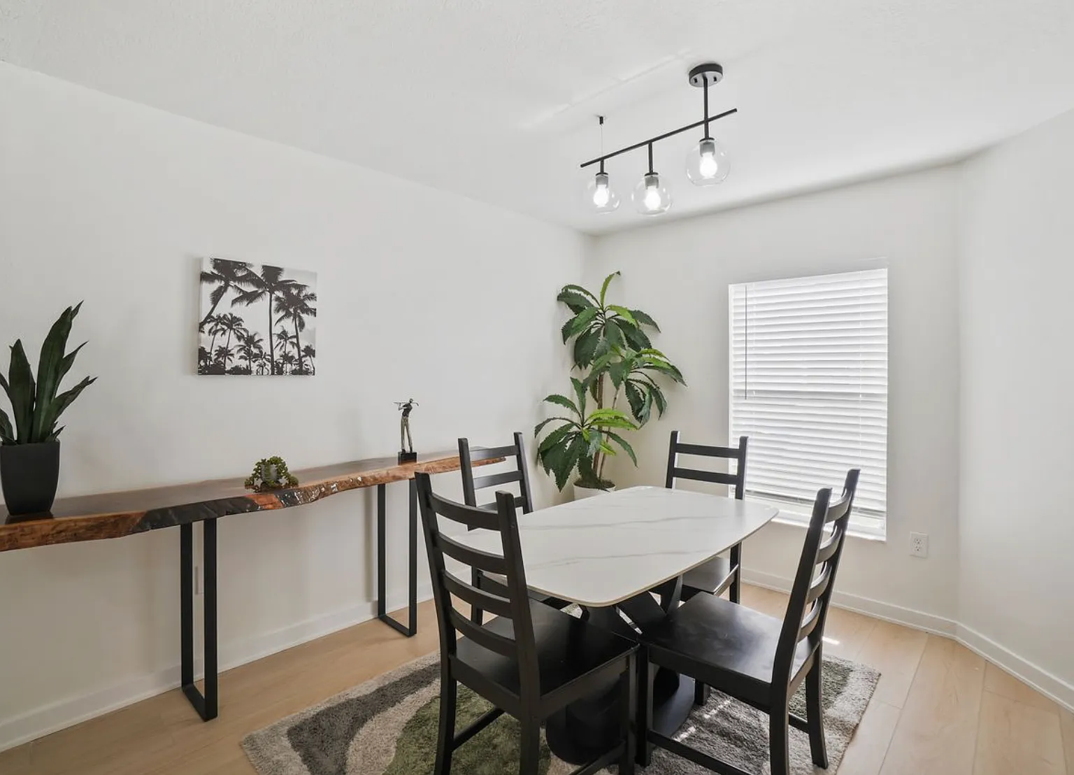 3 bed, 1281 sqft, $3,350 — Photo 4