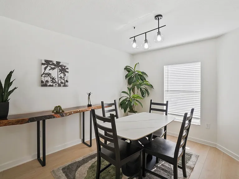 2125 W Cypress St — Photo 4