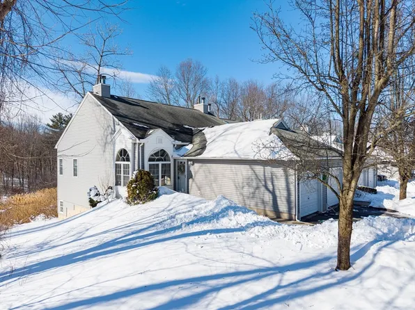 178 Brookfield Ln, Agawam, MA 01001