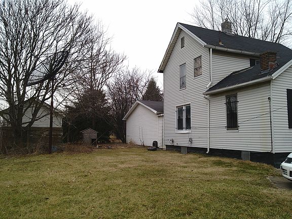 3rd image of 708 Clyde St