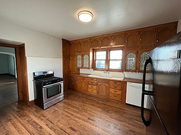 3rd image of 1106 E Pryor Ave Unit A