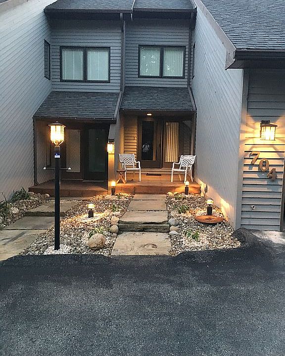 1st image of 704 Lakeview Est