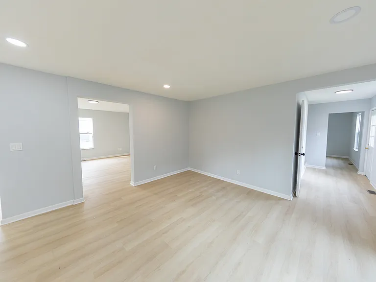 512 N Warren Ave — Photo 15