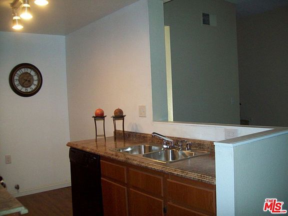 5th image of 14520 Plummer St Unit 3
