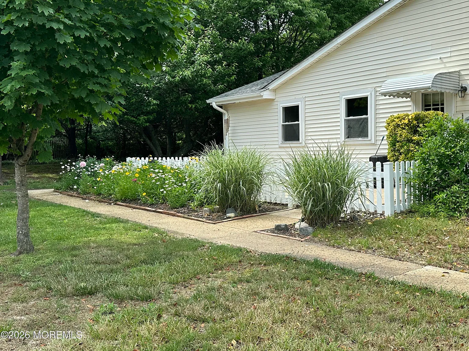 2 bed, 1008 sqft, $2,300 — Photo 1