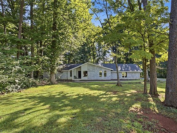5th image of 3255 Parrish Rd