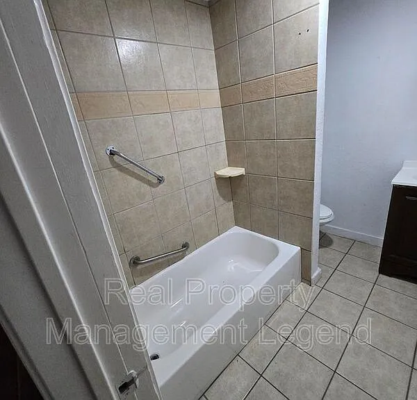 933 Gillham Rd #935 — Photo 3