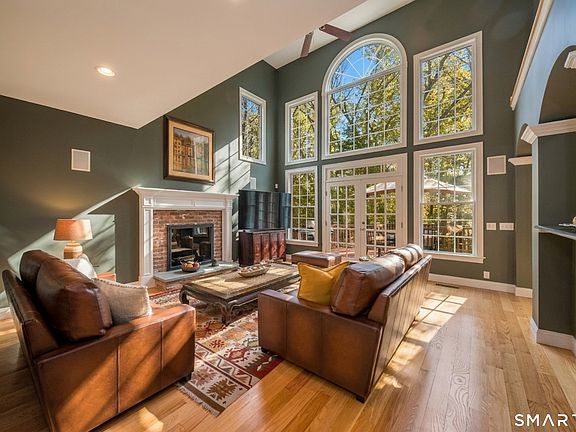 3rd image of 4 Collins View Road