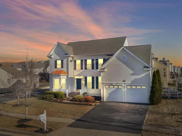 17397 Tedler Cir, Round Hill, VA 20141