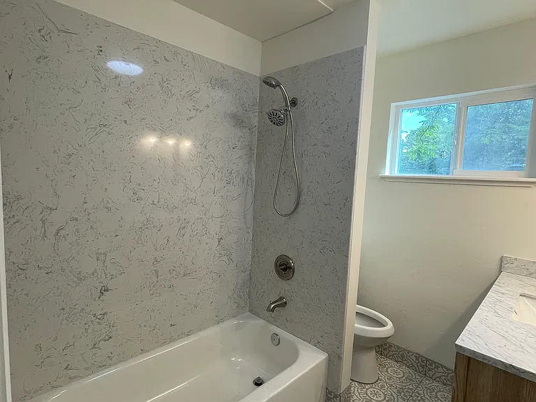 115 Catherine Ln #B — Photo 9