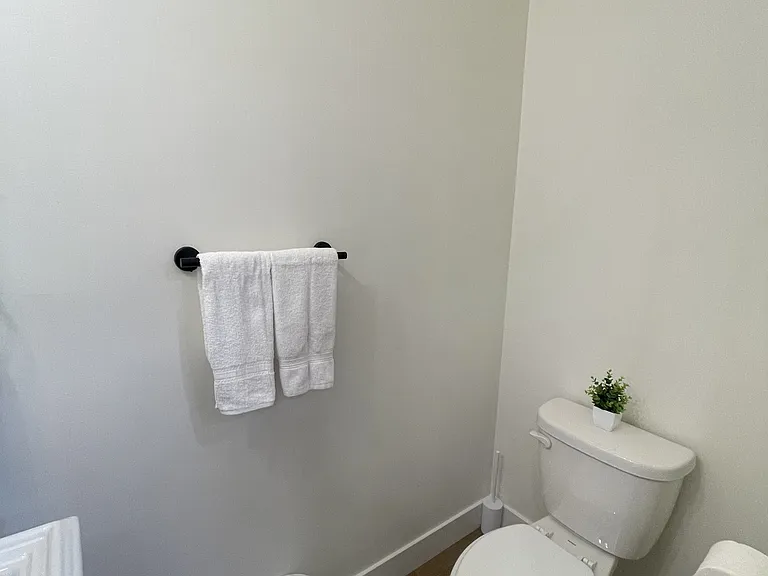 2233 Jefferson Ave #3 — Photo 9