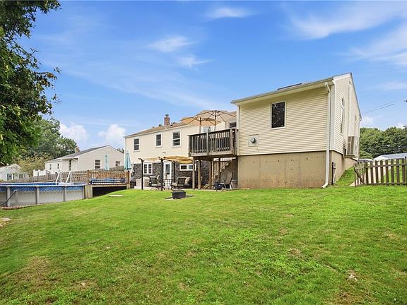 3rd image of 52 Fairgreen Dr