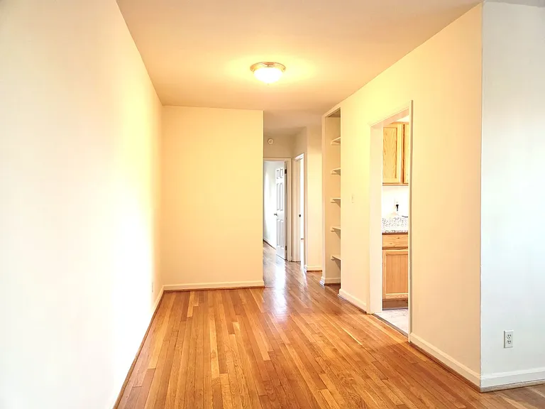 Lee Albemarle Apartments — Photo 13
