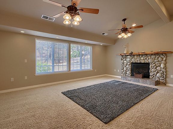 3rd image of 42348 John Muir Dr