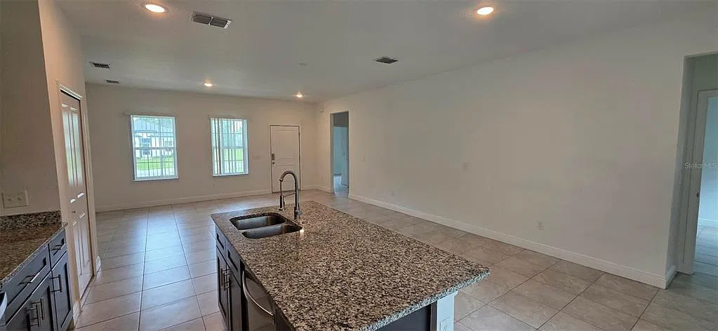 4 bed, 2.0 bath, 1578 sqft, $2,050 — Photo 2