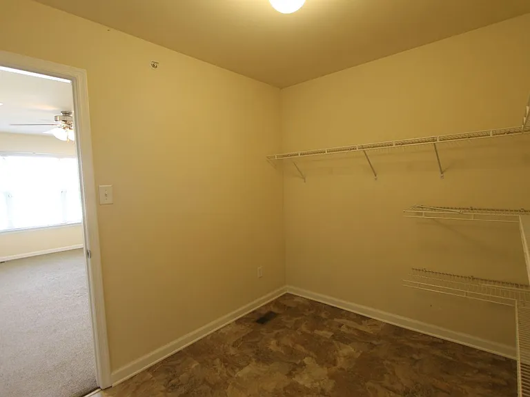316 Ross Ct — Photo 33