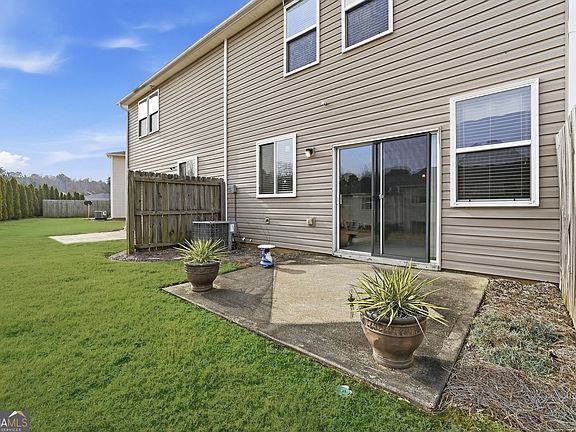 3rd image of 332 Oak Leaf Pl