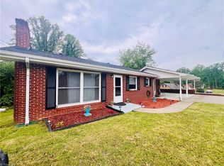 2556 Westfield Rd, Mount Airy, NC 27030