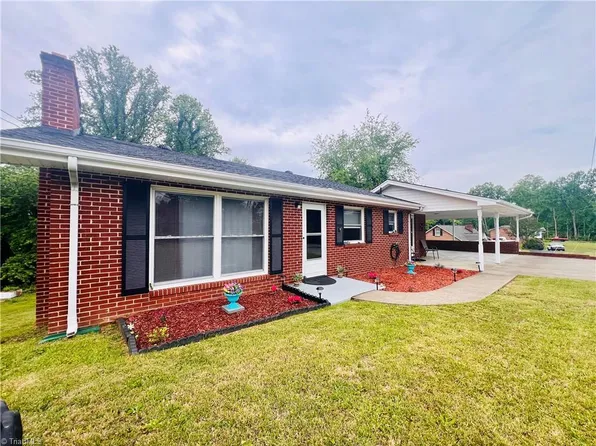 2556 Westfield Rd, Mount Airy, NC 27030