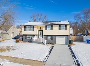 33 Sycamore Dr, Burlington, NJ