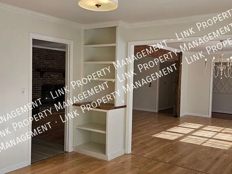 9328 Berkshire Cir — Photo 10