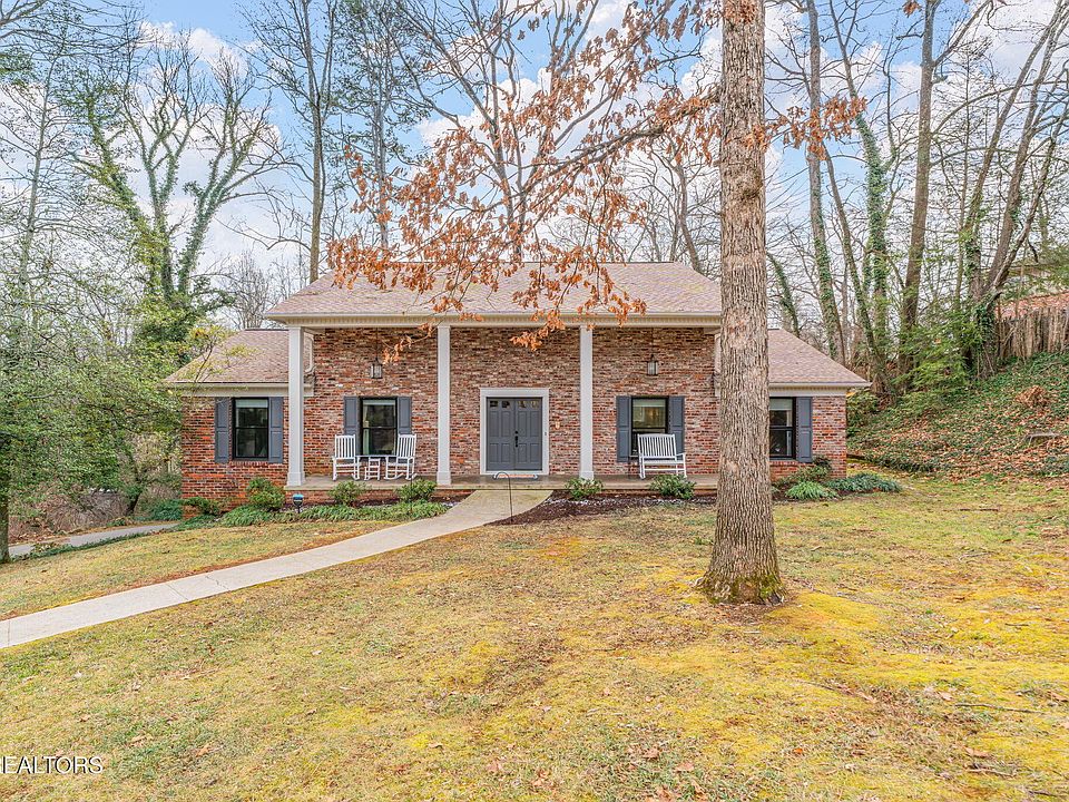 1st image of 329 Forest Oak Dr