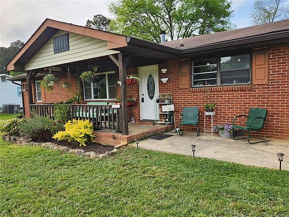 3rd image of 29 Johns Dr NE