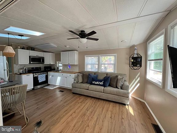 3rd image of 135 Thompson Ln #30