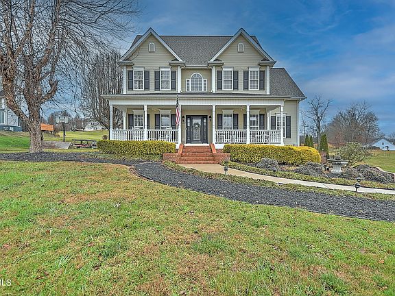 3rd image of 121 Barefoot Landing Dr