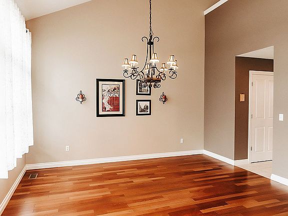 4th image of 53338 Forestglade Dr
