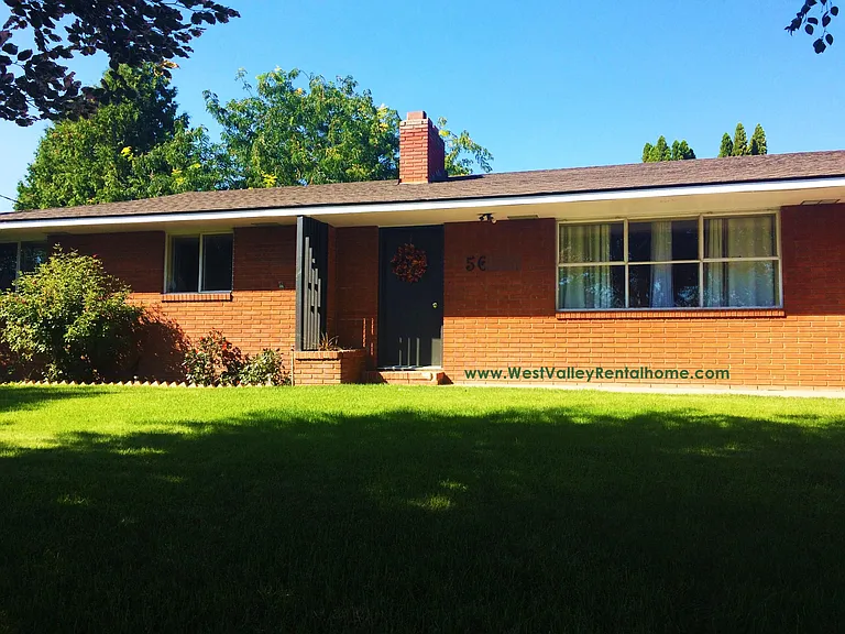 Quiet cul-de-sac street, great neighbors, convenient location