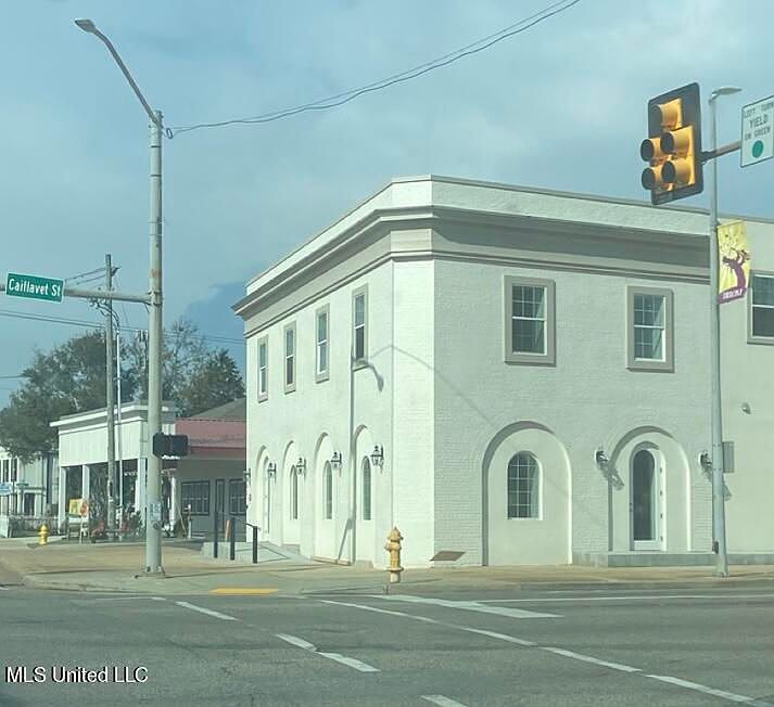 1st image of 902 Howard Ave #4