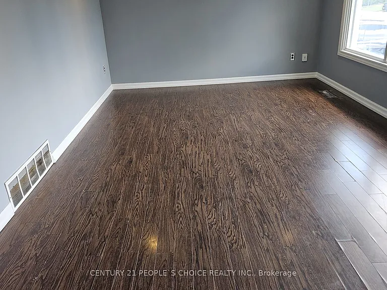98 Lynbrook Dr — Photo 12