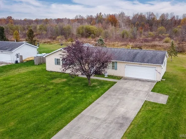 956 Balmer Rd, Youngstown, NY 14174