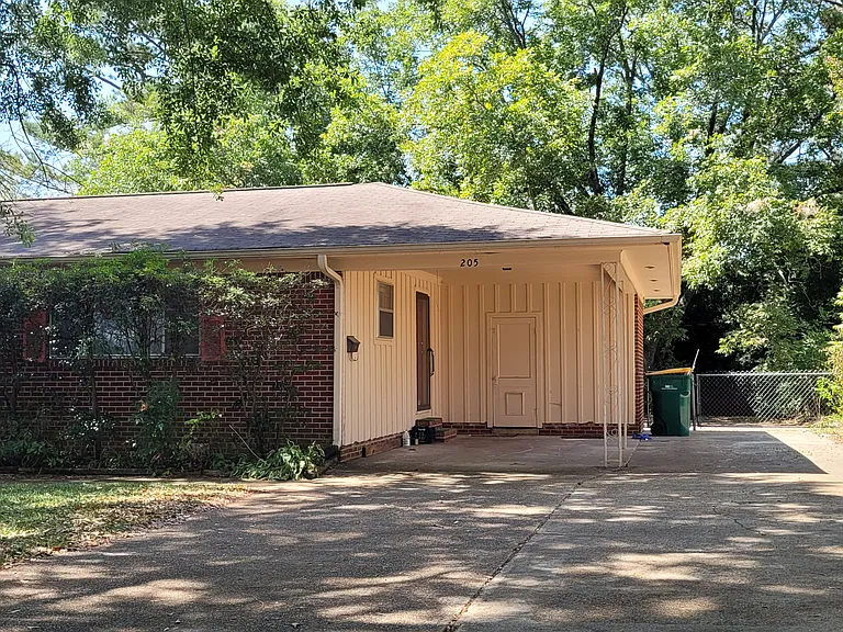 205 Government St — Photo 22