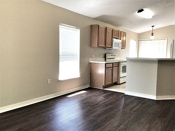 5th image of 14338 Econ Woods Ln