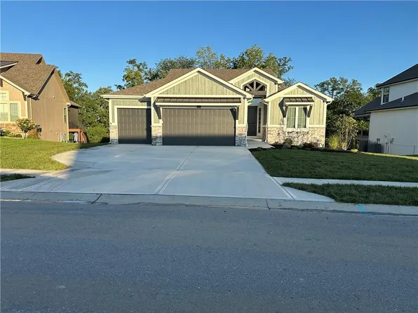 10309 N Smalley Dr, Kansas City, MO 64157